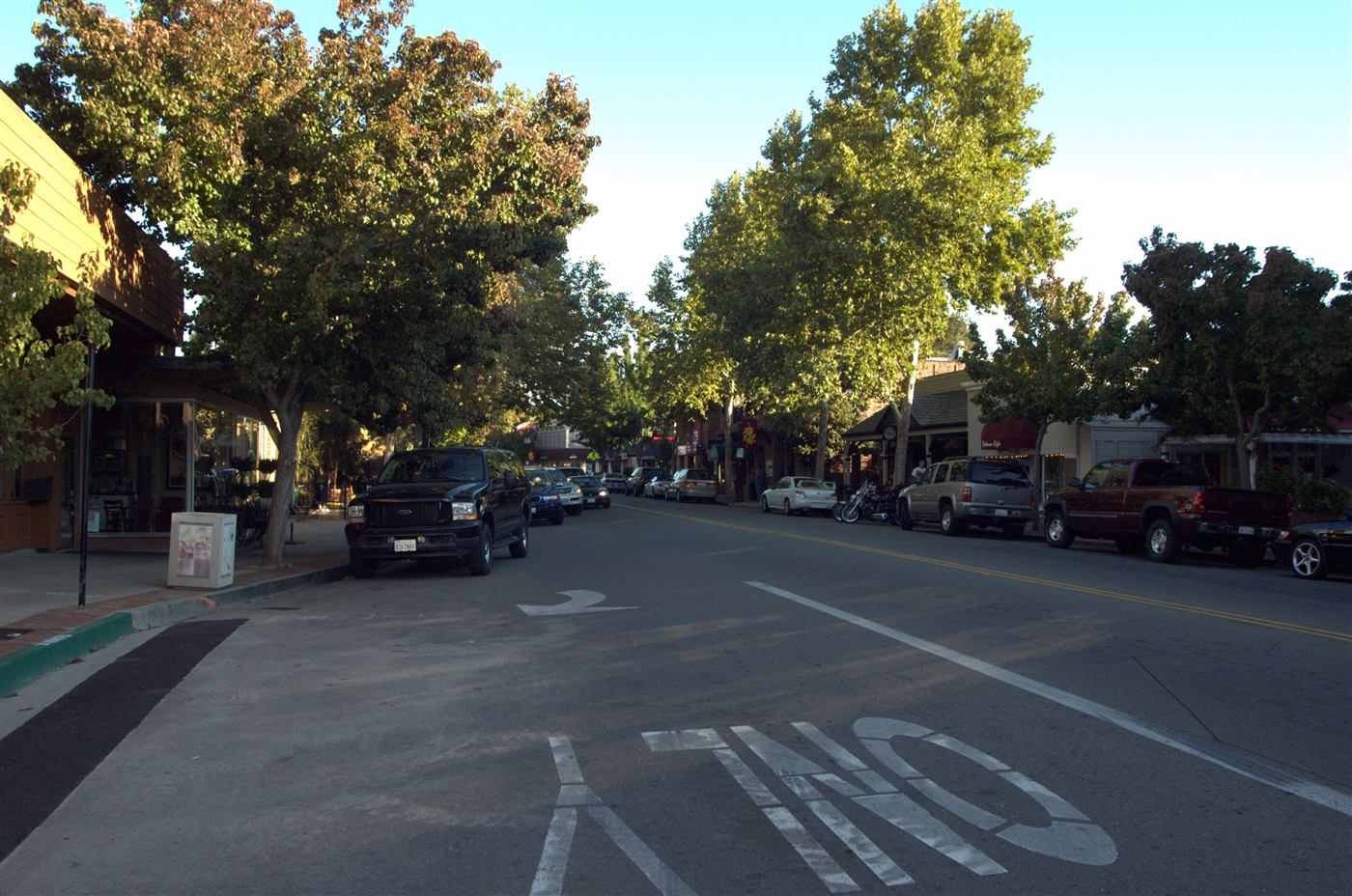 Downtown Danville, California street scene